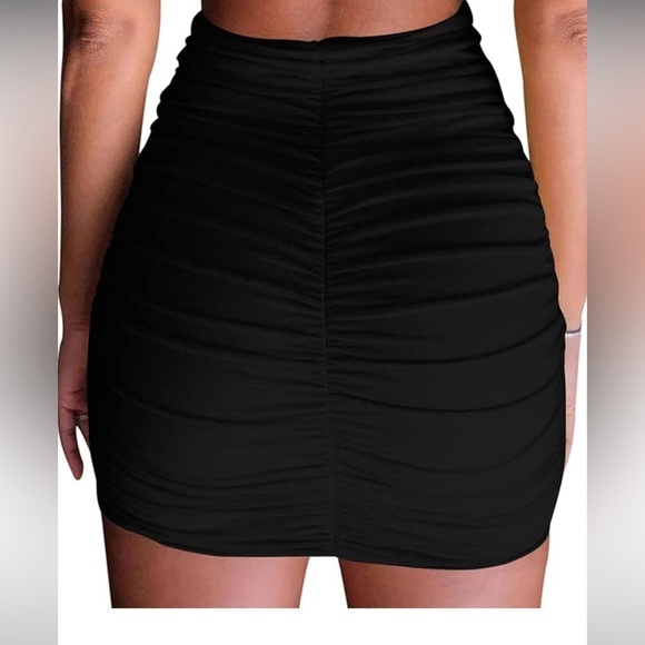 Black Ruched Bodycon Mini Skirt - Picture 4 of 4